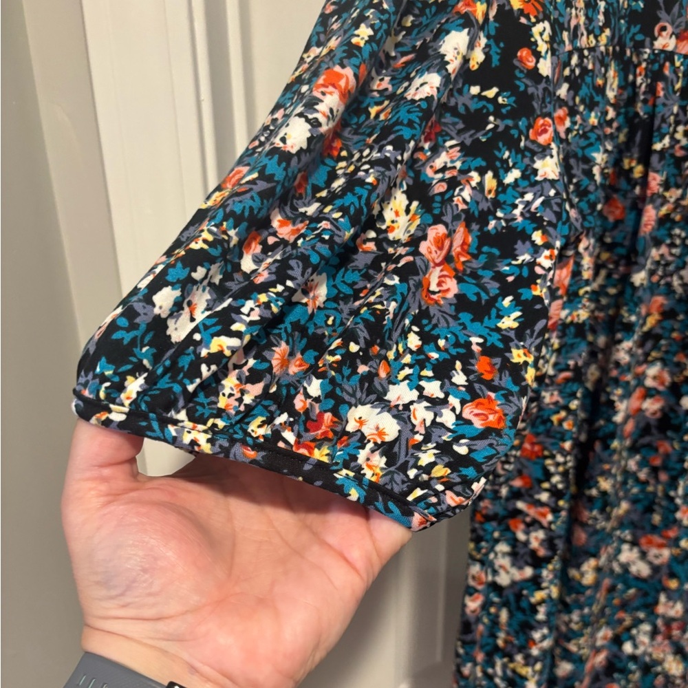 Romantic Flowery Swing Top - Picture 5 of 9